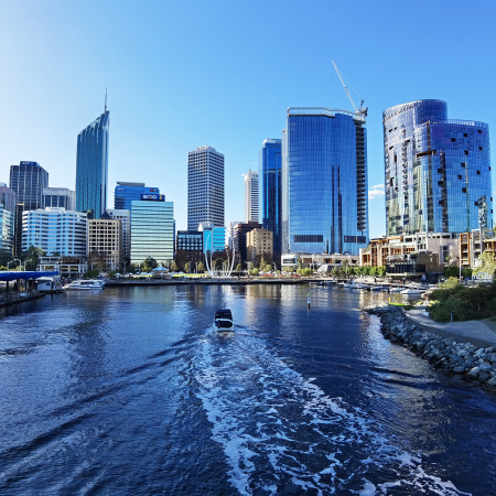 Perth (PER), Arrivée à Perth